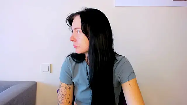 Snapshot of Elle_Pearl_ chatting on 10.15.25 Elle Pearl  online show from 10.15.25