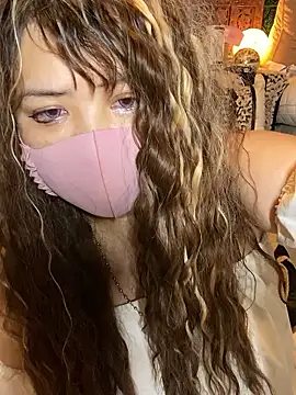 Snapshot of xoxLILxMELOxox chatting on 10.11.25 xoxLILxMELOxox online show from 10.11.25