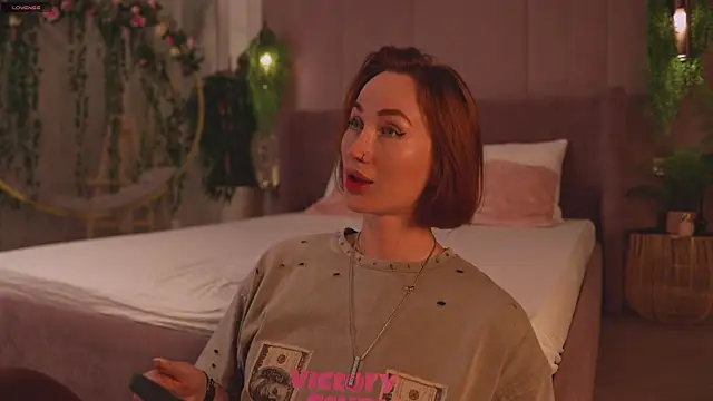 Snapshot of Serena_Waldarf chatting on 11.08.25 Serena Waldarf online show from 11.08.25