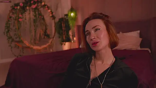 Snapshot of Serena_Waldarf chatting on 11.11.25 Serena Waldarf online show from 11.11.25