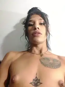 Snapshot of beautiful_taty chatting on 12.20.25 beautiful taty online show from 12.20.25