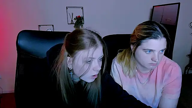 Snapshot of foxy_tease_ chatting on 09.13.25 foxy tease  online show from 09.13.25