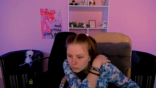 Snapshot of foxy_tease_ chatting on 09.19.25 foxy tease  online show from 09.19.25
