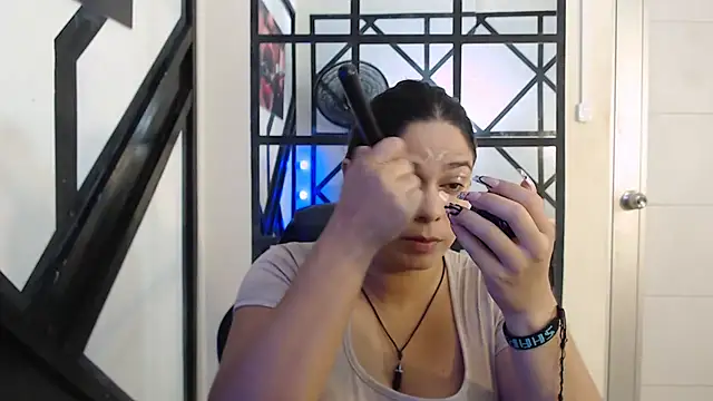 Snapshot of lucia_ht chatting on 10.08.25 lucia ht online show from 10.08.25