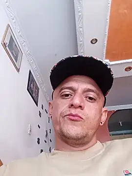 Snapshot of leon8013A chatting on 10.30.25 leon8013A online show from 10.30.25