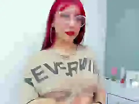 Snapshot of Maddy_Mills chatting on 09.19.25 Maddy Mills online show from 09.19.25