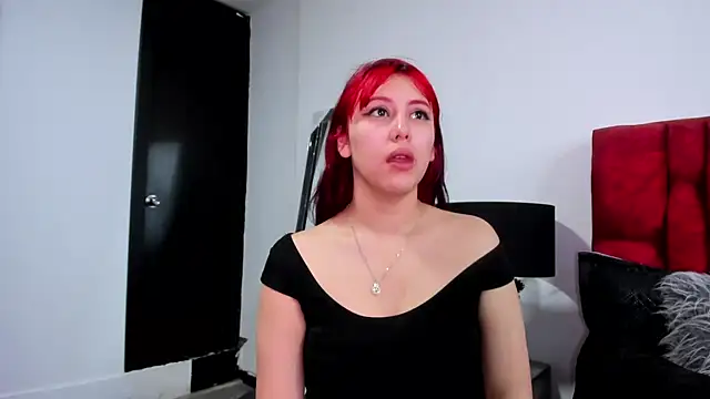 Snapshot of Maddy_Mills chatting on 09.19.25 Maddy Mills online show from 09.19.25