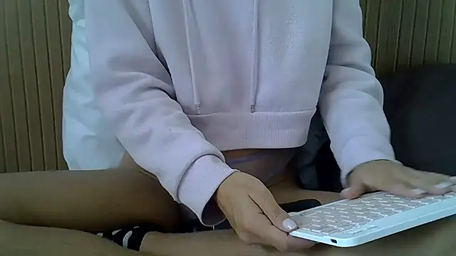 AnaLuxJulia online show from 04.14.26