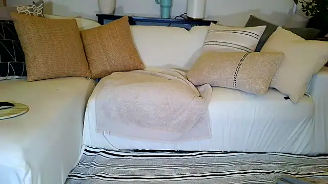 raynareign online show from 04.23.26