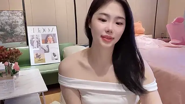 Snapshot of suki-1 chatting on 09.28.25 suki-1 online show from 09.28.25