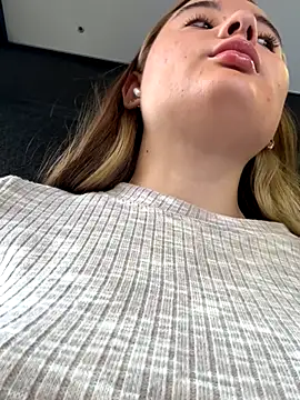 Snapshot of StephanieMur chatting on 09.12.25 StephanieMur online show from 09.12.25