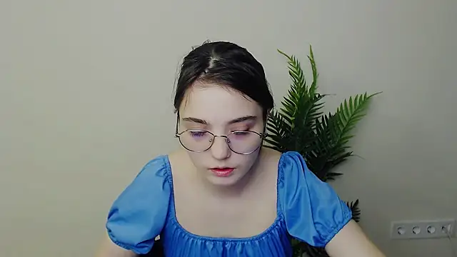 Snapshot of Sun_Shine__ chatting on 05.05.26 Sun Shine online show from 05.05.26
