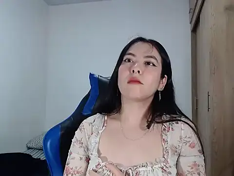 Snapshot of EloiseJun chatting on 01.10.26 EloiseJun online show from 01.10.26