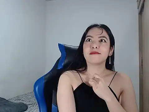 Snapshot of EloiseJun chatting on 02.12.26 EloiseJun online show from 02.12.26