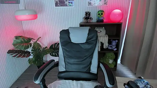 Snapshot of kattusauruss chatting on 09.11.25 kattusauruss online show from 09.11.25