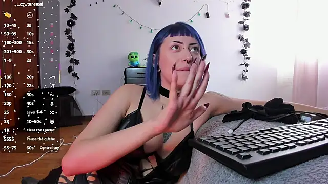 Snapshot of kattusauruss chatting on 10.01.25 kattusauruss online show from 10.01.25