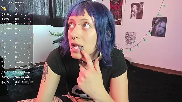 Snapshot of kattusauruss chatting on 10.04.25 kattusauruss online show from 10.04.25