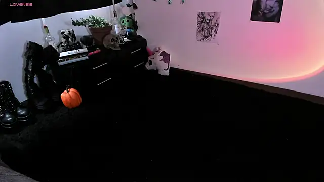 Snapshot of kattusauruss chatting on 10.06.25 kattusauruss online show from 10.06.25