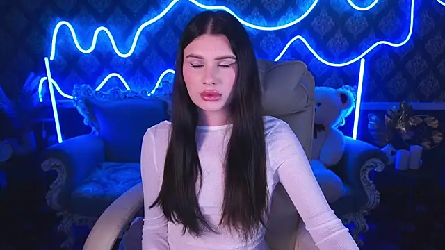 Neyla Charm online show from 10.05.25