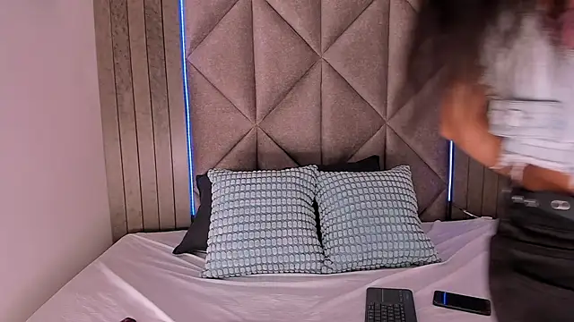 TiffValentinee  online show from 09.13.25