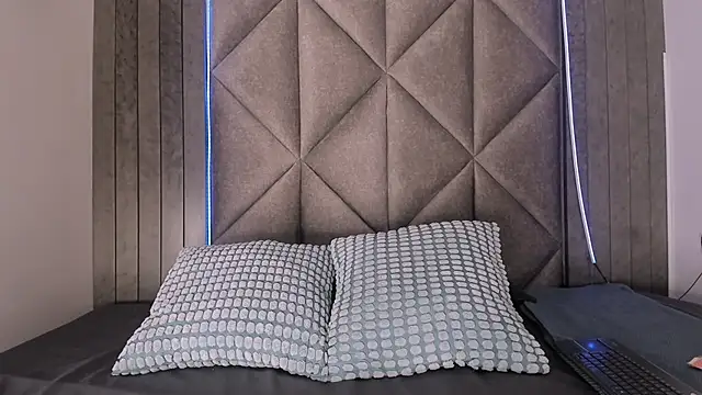 TiffValentinee  online show from 09.20.25