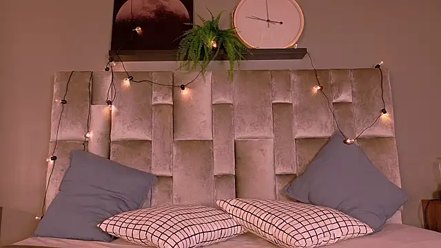 TiffValentinee  online show from 10.13.25