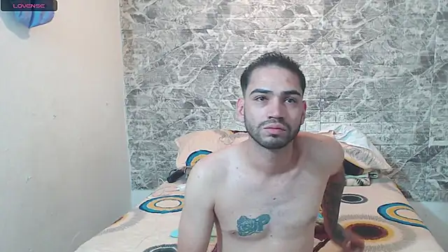 Snapshot of daniquintero03 chatting on 09.29.25 daniquintero03 online show from 09.29.25