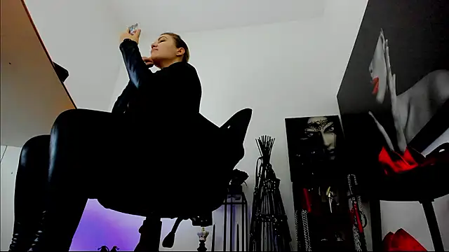 Snapshot of demisweet chatting on 01.17.26 demisweet online show from 01.17.26