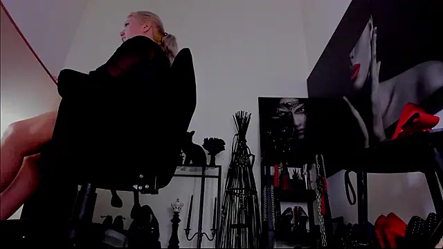 Snapshot of demisweet chatting on 02.04.26 demisweet online show from 02.04.26