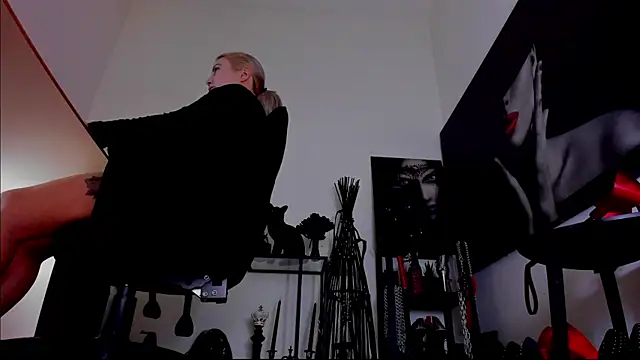 Snapshot of demisweet chatting on 02.14.26 demisweet online show from 02.14.26