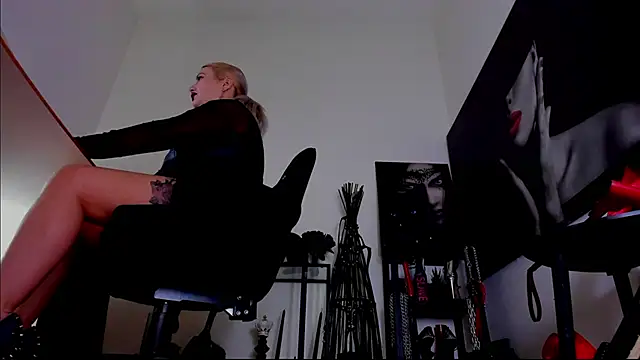 Snapshot of demisweet chatting on 02.26.26 demisweet online show from 02.26.26