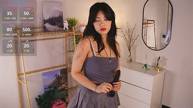 Snapshot of MoiraEger chatting on 03.20.26 MoiraEger online show from 03.20.26