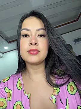 Snapshot of CrisMarulanda chatting on 02.13.26 CrisMarulanda online show from 02.13.26