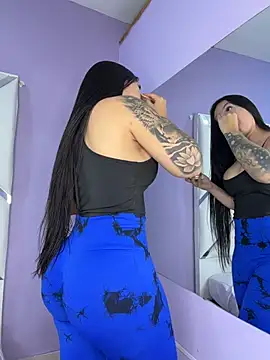 Snapshot of CrisMarulanda chatting on 03.29.26 CrisMarulanda online show from 03.29.26