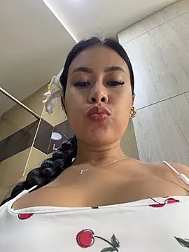 CrisMarulanda online show from 07.24.26