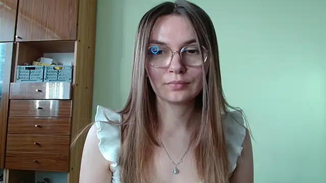 LooveELLYx online show from 10.02.25