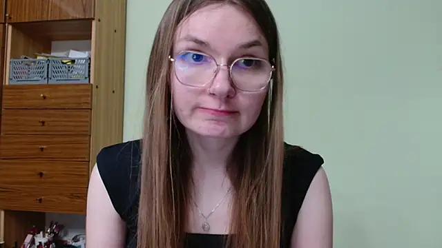 Snapshot of LooveELLYx chatting on 04.19.26 LooveELLYx online show from 04.19.26