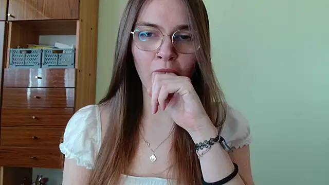 Snapshot of LooveELLYx chatting on 04.23.26 LooveELLYx online show from 04.23.26