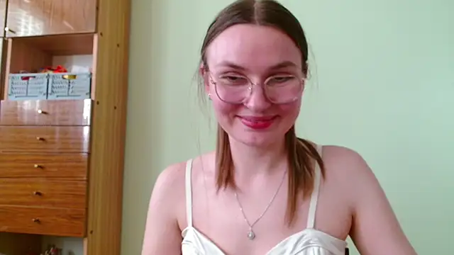 Snapshot of LooveELLYx chatting on 04.29.26 LooveELLYx online show from 04.29.26