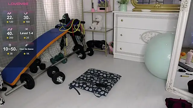 Snapshot of SarahRaynex chatting on 03.31.26 SarahRaynex online show from 03.31.26