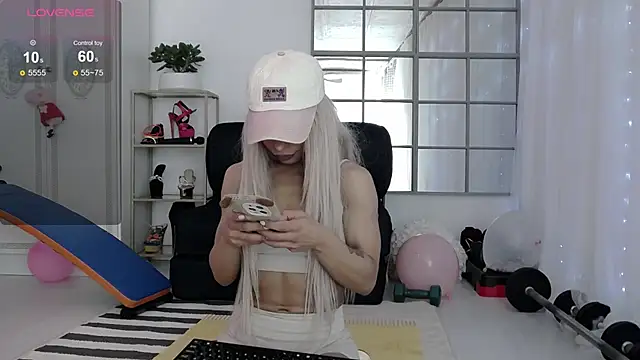 Snapshot of SarahRaynex chatting on 04.09.26 SarahRaynex online show from 04.09.26