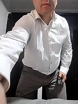 BigCristh79 online show from 10.16.25