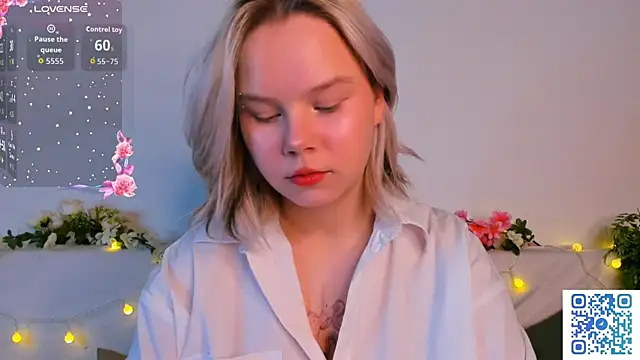 girlllsooft online show from 11.10.25