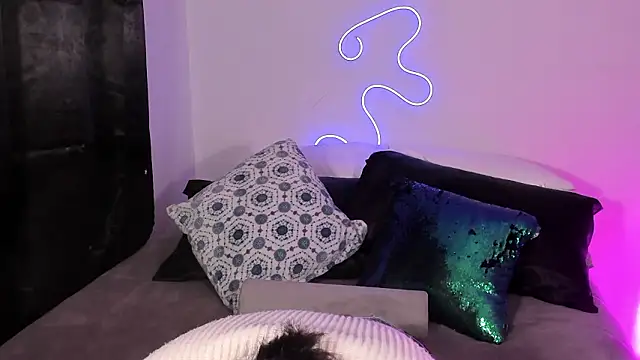 Londonttipton online show from 03.05.26