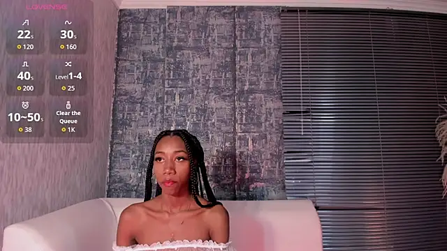 Snapshot of NathalyLeen chatting on 10.10.25 NathalyLeen online show from 10.10.25