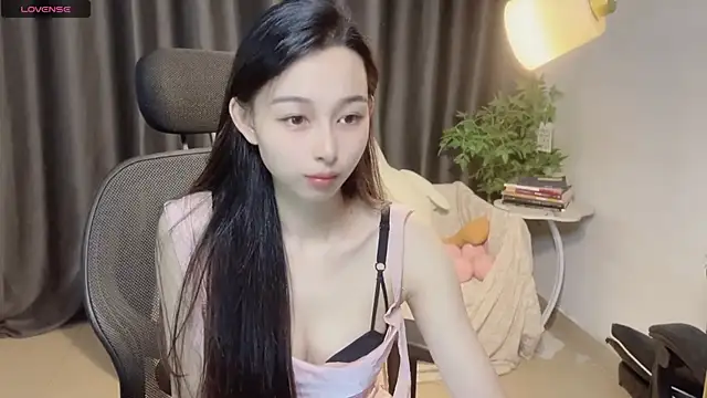 Snapshot of Yin-LL chatting on 10.10.25 Yin-LL online show from 10.10.25