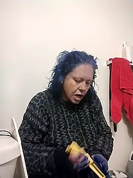 Snapshot of anonymity_awaits@xh chatting on 11.08.25 anonymity awaitsxh online show from 11.08.25