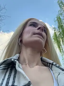 SelenaDaze online show from 04.08.26