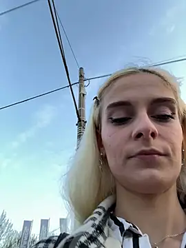 SelenaDaze online show from 04.14.26