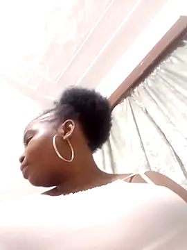 ShySexyBaddiexx online show from 11.06.25